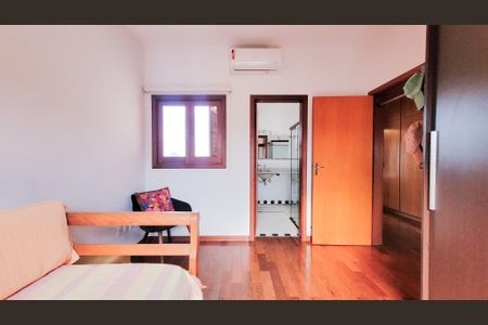 Casa de condomínio à venda com 250m², 3 quartos e 2 vagasSuíte 2