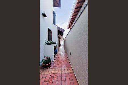 Casa de condomínio à venda com 250m², 3 quartos e 2 vagasCorredor Externo