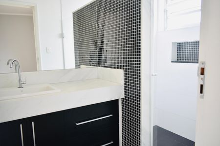 Apartamento à venda com 180m², 3 quartos e 1 vaga Apartamento à venda com 180m², 3 quartos e 1 vagaBanheiro da Suíte 2