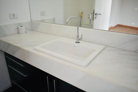 Apartamento à venda com 180m², 3 quartos e 1 vaga Apartamento à venda com 180m², 3 quartos e 1 vagaBanheiro da Suíte 2
