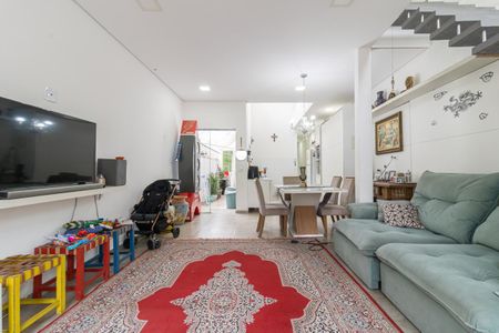 Casa para alugar com 140m², 3 quartos e 2 vagasSala