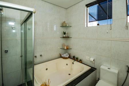 Casa à venda com 435m², 3 quartos e 3 vagasBanheiro da Suíte