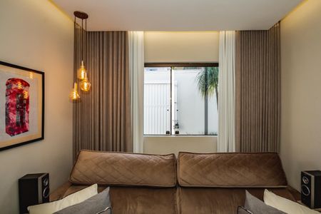 Casa à venda com 435m², 3 quartos e 3 vagasSala