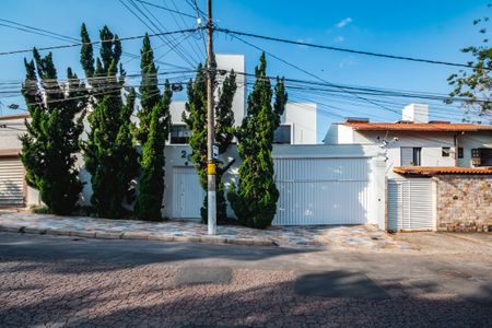 Casa à venda com 435m², 3 quartos e 3 vagasFachada