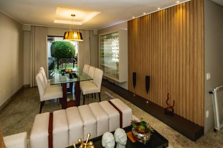 Casa à venda com 435m², 3 quartos e 3 vagasSala