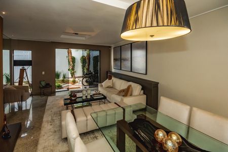 Casa à venda com 435m², 3 quartos e 3 vagasSala