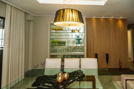 Casa à venda com 435m², 3 quartos e 3 vagasSala