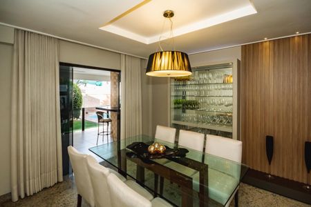 Casa à venda com 435m², 3 quartos e 3 vagasSala