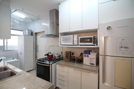 Apartamento à venda com 99m², 4 quartos e 1 vagaCozinha