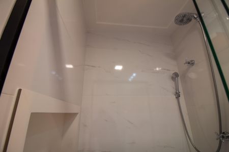 Apartamento à venda com 81m², 2 quartos e 2 vagas Apartamento à venda com 81m², 2 quartos e 2 vagasBanheiro