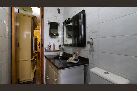 Apartamento à venda com 74m², 2 quartos e 1 vaga Apartamento à venda com 74m², 2 quartos e 1 vagaBanheiro