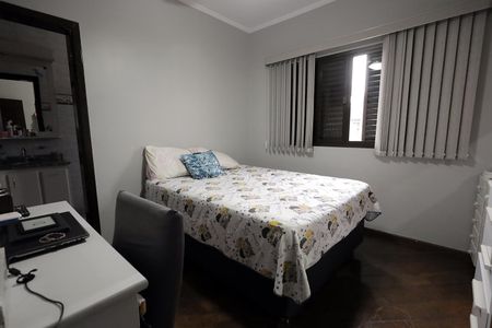 Casa à venda com 278m², 4 quartos e 6 vagas Casa à venda com 278m², 4 quartos e 6 vagasQuarto