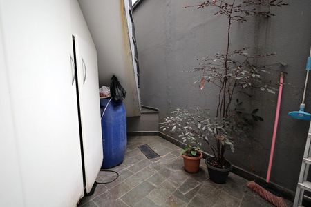 Casa à venda com 278m², 4 quartos e 6 vagas Casa à venda com 278m², 4 quartos e 6 vagasÁrea de Serviço