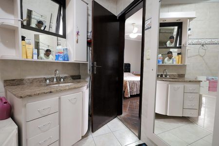 Casa à venda com 278m², 4 quartos e 6 vagas Casa à venda com 278m², 4 quartos e 6 vagasBanheiro da Suíte 1