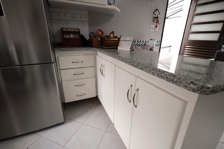 Casa à venda com 278m², 4 quartos e 6 vagas Casa à venda com 278m², 4 quartos e 6 vagasCozinha