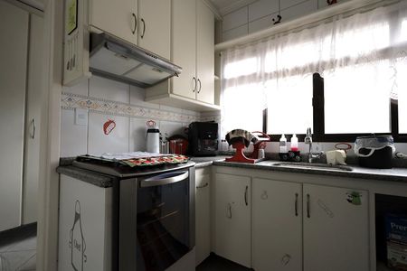 Casa à venda com 278m², 4 quartos e 6 vagas Casa à venda com 278m², 4 quartos e 6 vagasCozinha