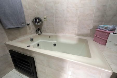 Casa à venda com 278m², 4 quartos e 6 vagas Casa à venda com 278m², 4 quartos e 6 vagasBanheiro da Suíte 1