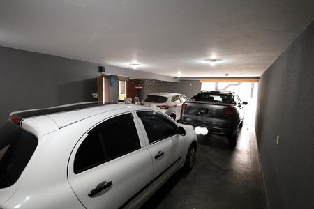 Casa à venda com 278m², 4 quartos e 6 vagas Casa à venda com 278m², 4 quartos e 6 vagasGaragem