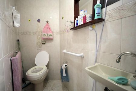 Casa à venda com 278m², 4 quartos e 6 vagas Casa à venda com 278m², 4 quartos e 6 vagasBanheiro