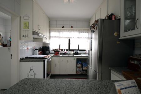 Casa à venda com 278m², 4 quartos e 6 vagas Casa à venda com 278m², 4 quartos e 6 vagasCozinha