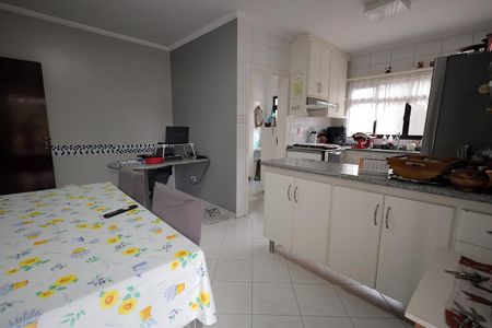 Casa à venda com 278m², 4 quartos e 6 vagas Casa à venda com 278m², 4 quartos e 6 vagasCozinha