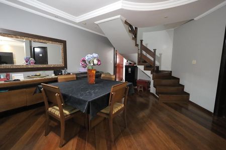 Casa à venda com 278m², 4 quartos e 6 vagas Casa à venda com 278m², 4 quartos e 6 vagasSala de Jantar