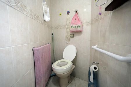 Casa à venda com 278m², 4 quartos e 6 vagas Casa à venda com 278m², 4 quartos e 6 vagasBanheiro