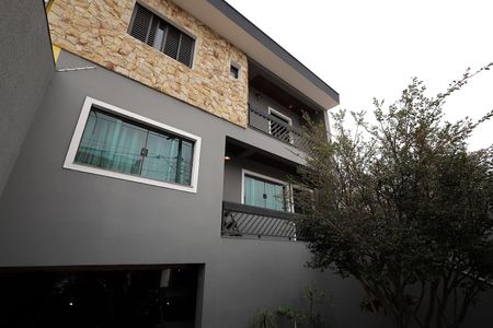 Casa à venda com 278m², 4 quartos e 6 vagas Casa à venda com 278m², 4 quartos e 6 vagasFrente