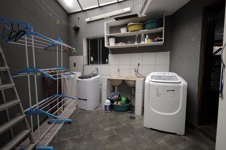 Casa à venda com 278m², 4 quartos e 6 vagas Casa à venda com 278m², 4 quartos e 6 vagasÁrea de Serviço