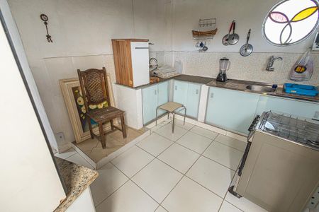 Casa à venda com 250m², 4 quartos e 2 vagas Casa à venda com 250m², 4 quartos e 2 vagasCozinha