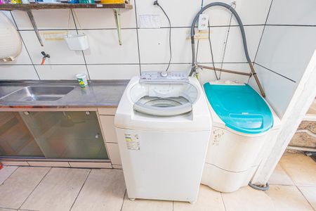 Casa à venda com 250m², 4 quartos e 2 vagas Casa à venda com 250m², 4 quartos e 2 vagasÁrea de Serviço