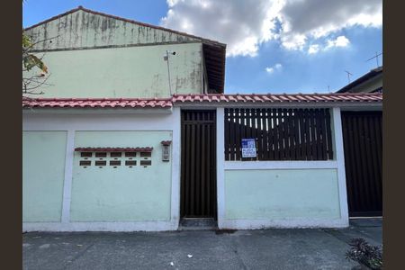 Casa de condomínio à venda com 50m², 2 quartos e 1 vaga Casa de condomínio à venda com 50m², 2 quartos e 1 vagaFachada