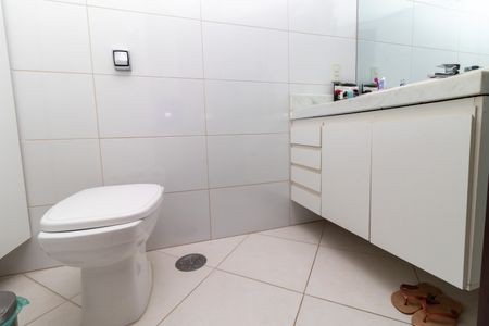 Apartamento para alugar com 115m², 3 quartos e 1 vaga Apartamento para alugar com 115m², 3 quartos e 1 vagaBanheiro da Suíte
