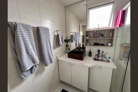 Apartamento à venda com 86m², 2 quartos e 2 vagas Apartamento à venda com 86m², 2 quartos e 2 vagasBanheiro da Suíte 1