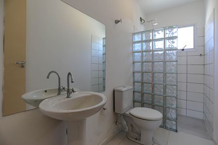 Casa de condomínio para alugar com 132m², 2 quartos e 2 vagas Casa de condomínio para alugar com 132m², 2 quartos e 2 vagasBanheiro