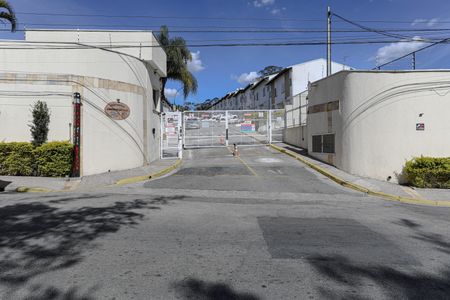 Casa de condomínio para alugar com 132m², 2 quartos e 2 vagas Casa de condomínio para alugar com 132m², 2 quartos e 2 vagasFachada