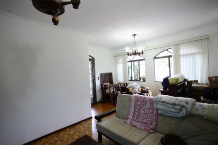 Casa à venda com 250m², 4 quartos e 2 vagasSala