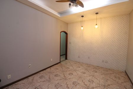 Casa à venda com 80m², 3 quartos e 2 vagasSala