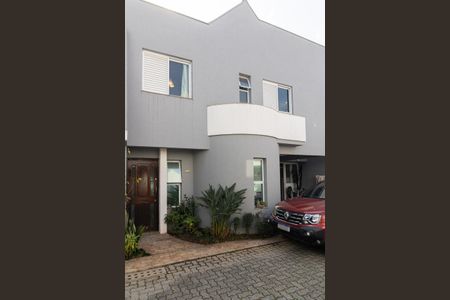 Casa de condomínio à venda com 120m², 3 quartos e 2 vagas Casa de condomínio à venda com 120m², 3 quartos e 2 vagasFachada