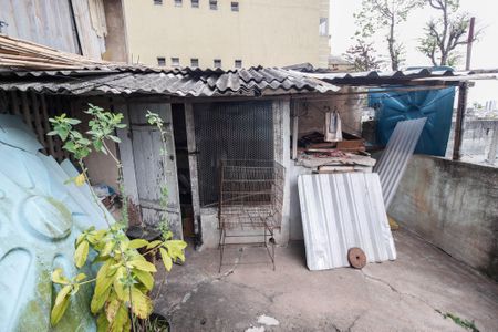 Casa à venda com 200m², 2 quartos e 3 vagas Casa à venda com 200m², 2 quartos e 3 vagasQuintal