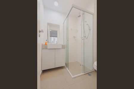 Banheiro de kitnet/studio para alugar com 1 quarto, 24m² em Pinheiros, São Paulo