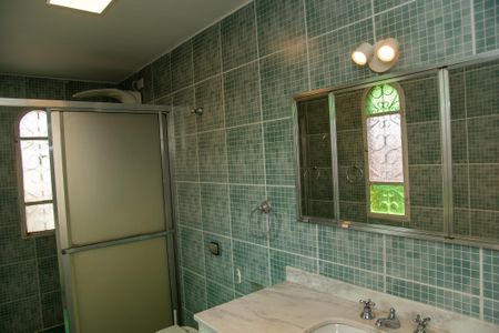 Casa à venda com 260m², 3 quartos e 3 vagas Casa à venda com 260m², 3 quartos e 3 vagasBanheiro da Suíte 1