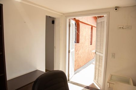 Casa à venda com 260m², 3 quartos e 3 vagas Casa à venda com 260m², 3 quartos e 3 vagasEscritório