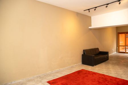 Casa à venda com 260m², 3 quartos e 3 vagas Casa à venda com 260m², 3 quartos e 3 vagasSala