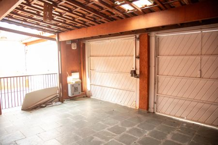 Casa à venda com 260m², 3 quartos e 3 vagas Casa à venda com 260m², 3 quartos e 3 vagasGaragem