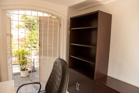Casa à venda com 260m², 3 quartos e 3 vagas Casa à venda com 260m², 3 quartos e 3 vagasEscritório