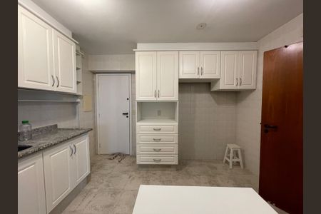 Apartamento à venda com 120m², 3 quartos e 3 vagas Apartamento à venda com 120m², 3 quartos e 3 vagasCozinha