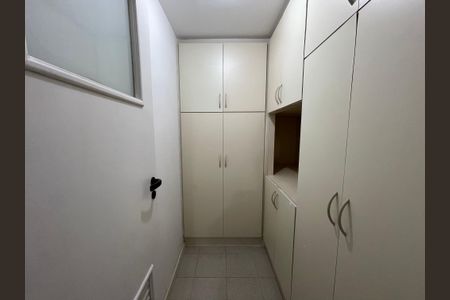 Apartamento à venda com 120m², 3 quartos e 3 vagas Apartamento à venda com 120m², 3 quartos e 3 vagasQuarto de Serviço