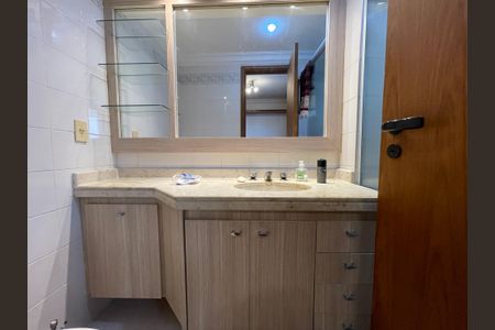 Apartamento à venda com 120m², 3 quartos e 3 vagas Apartamento à venda com 120m², 3 quartos e 3 vagasBanheiro da Suíte 2
