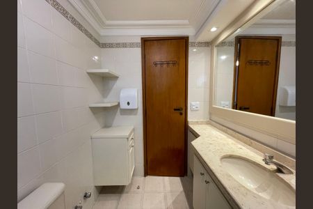 Apartamento à venda com 120m², 3 quartos e 3 vagas Apartamento à venda com 120m², 3 quartos e 3 vagasBanheiro da Suíte 1